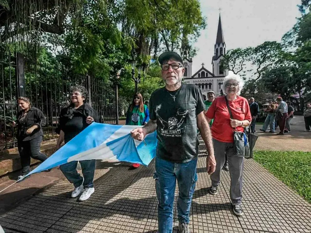 El Padre “Paco” se sumó a la marcha