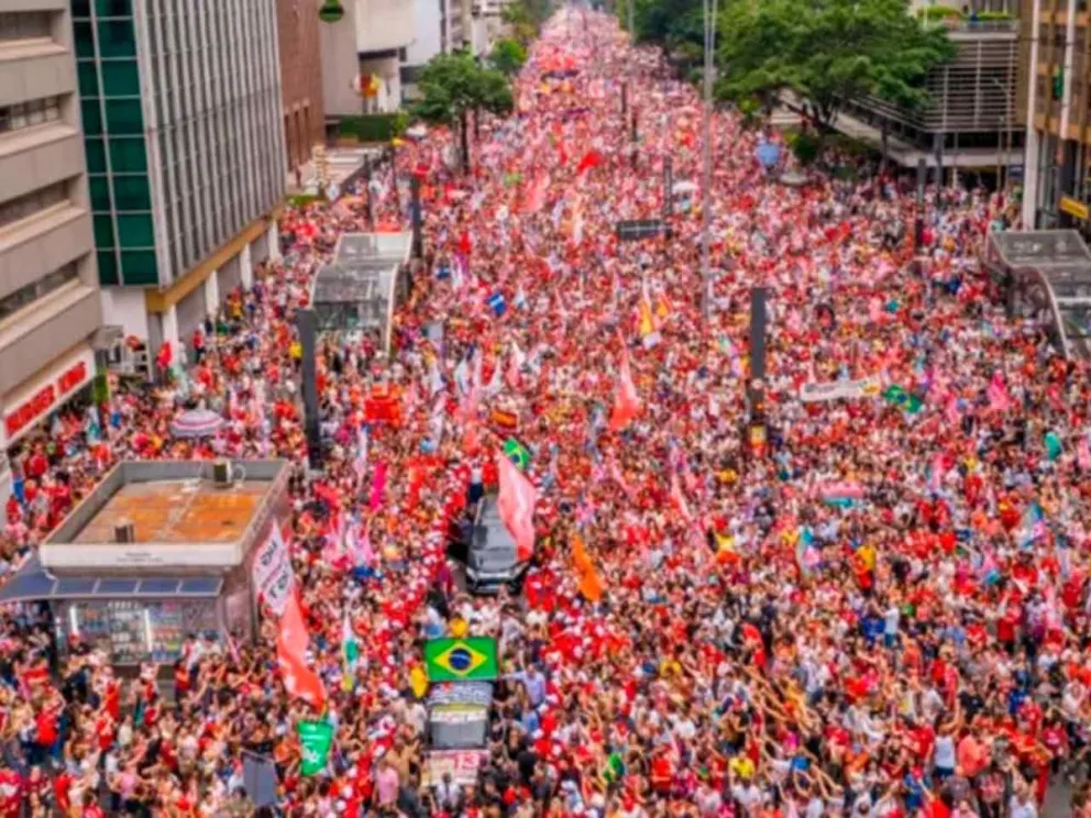 Manifestantes en la Avenida Paulista