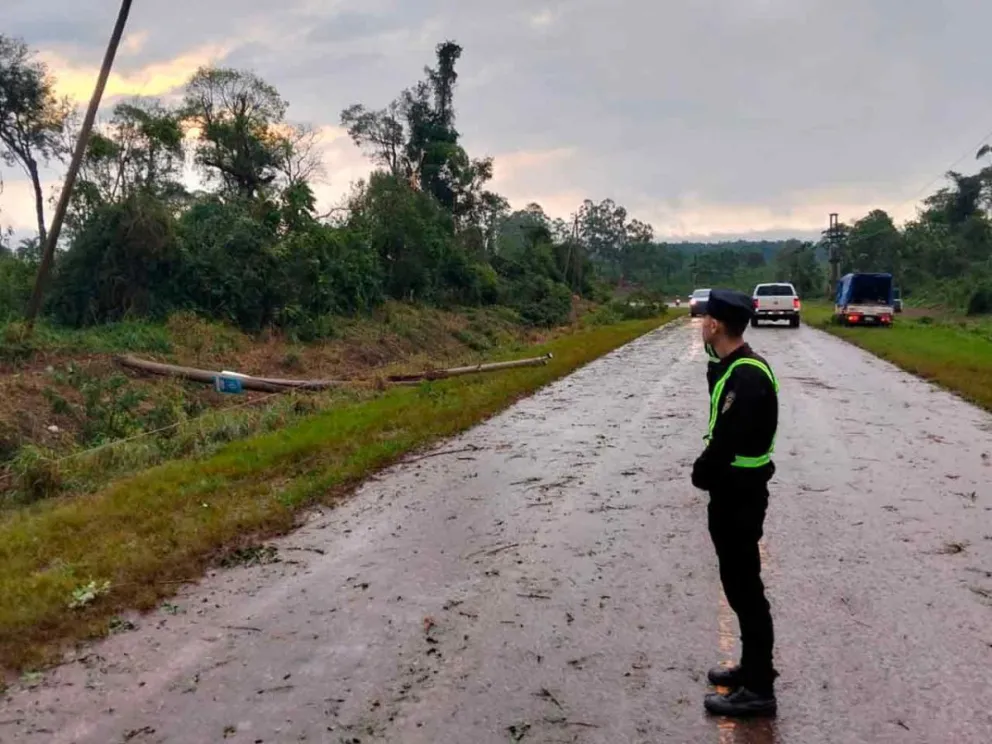 Los efectivos policiales realizan patrullajes, relevamientos de zonas vulnerables y señalización de sectores afectados