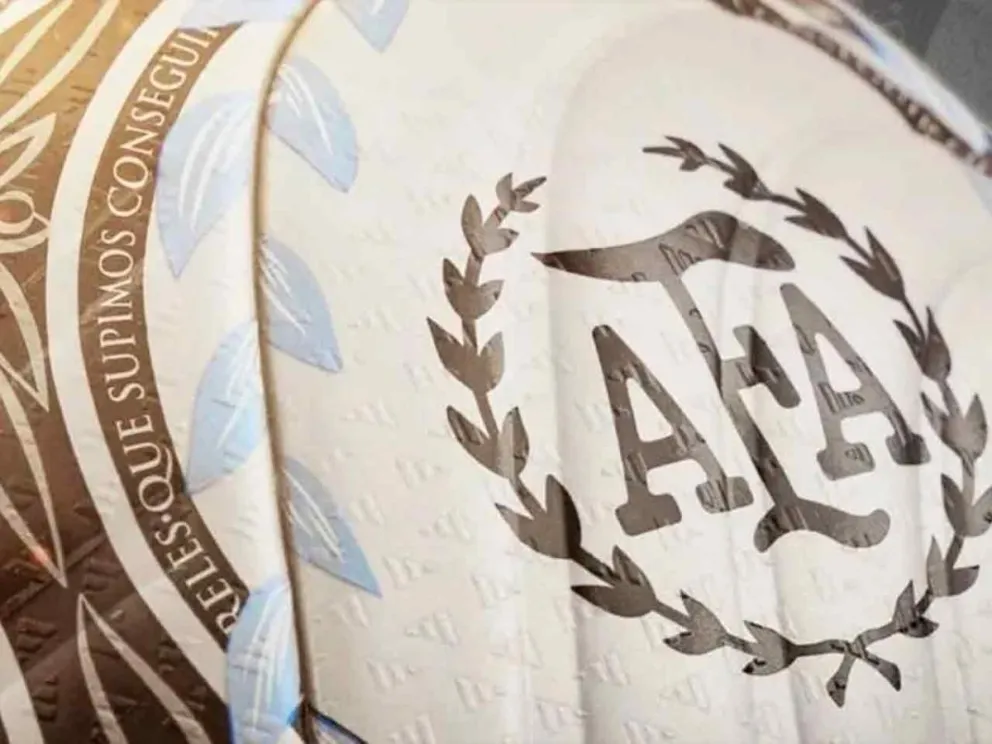 Pelota del Superclásico creada por Adidas y AFA