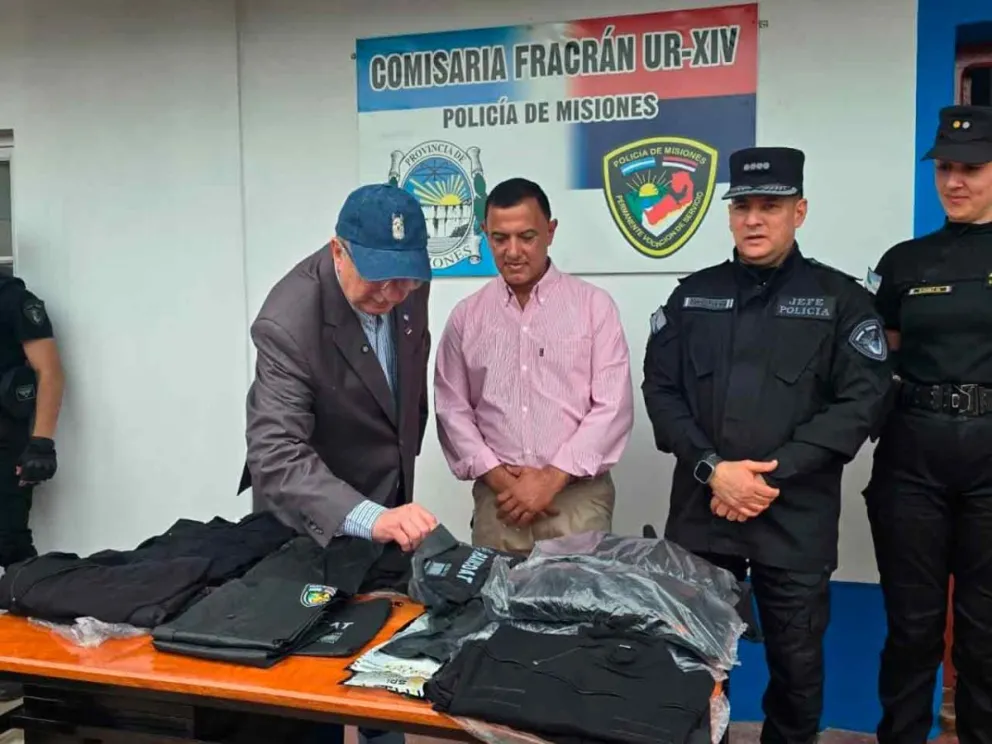 Passalacqua junto a autoridades