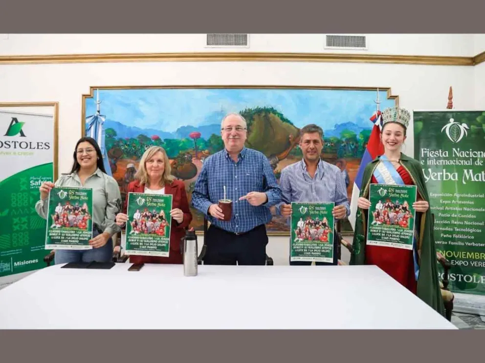 El Gobernador junto a María Eugenia Safrán en el lanzamiento